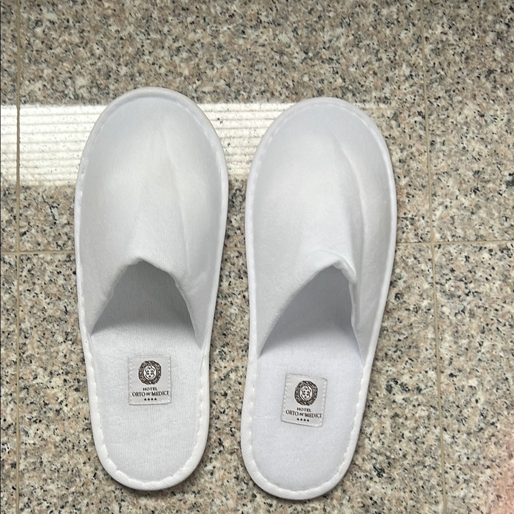 $7 or 2/$10 NWOT Hotel Orto de Medici, Florence, Italy slippers size 11&1/2”